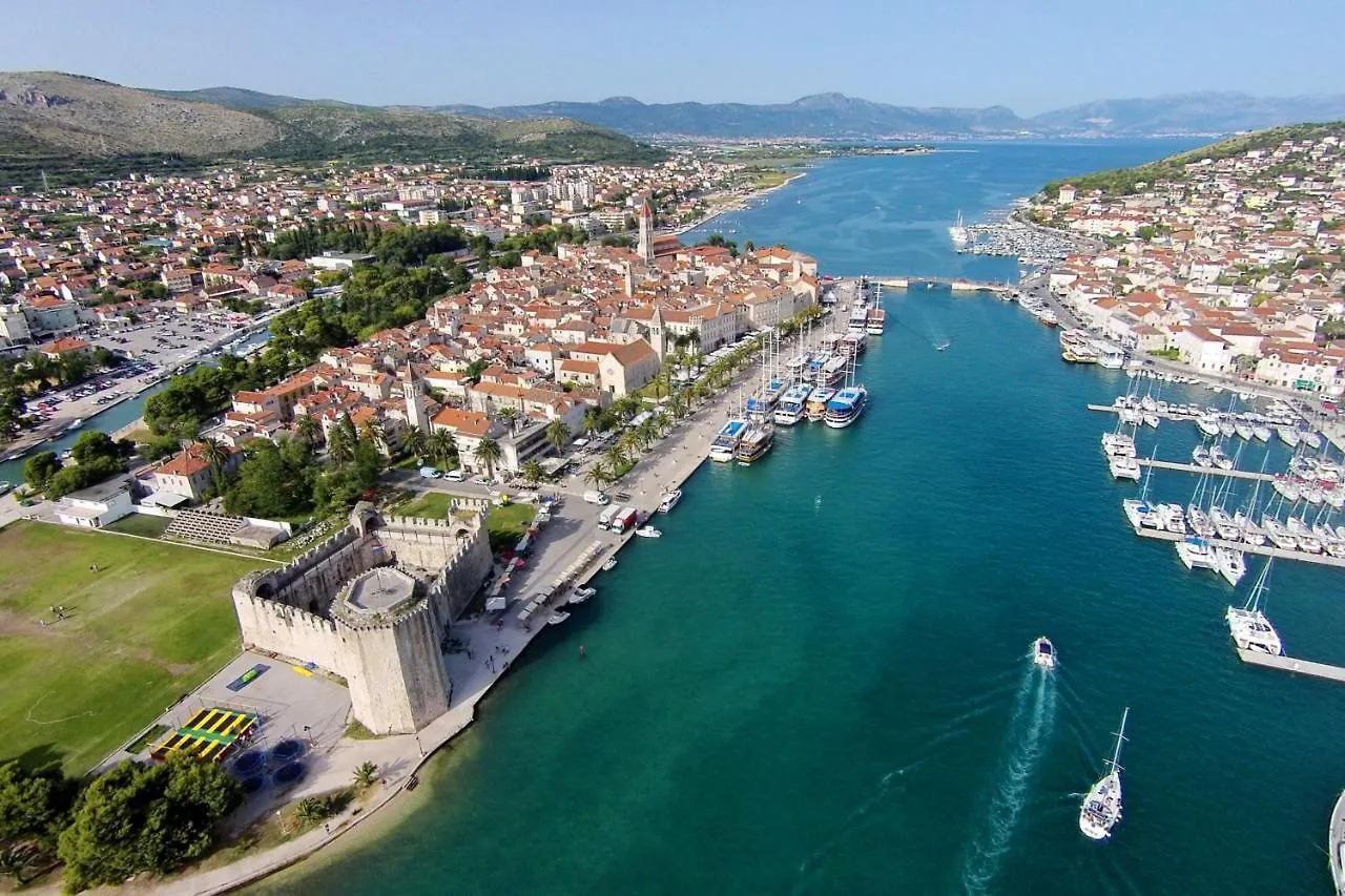 Apartments By The Sea Trogir - 15011